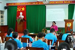 Chương trình Sinh hoạt chính trị đầu khoá cho học sinh khoá 2025-2027 tại Trường Trung cấp Kinh tế - Kỹ thuật Bình Thuận